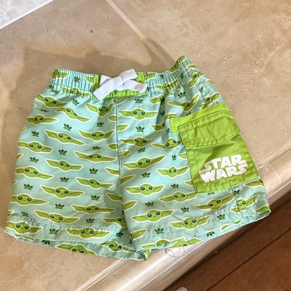 Star Wars Green Baby Yoda Patterned Shorts